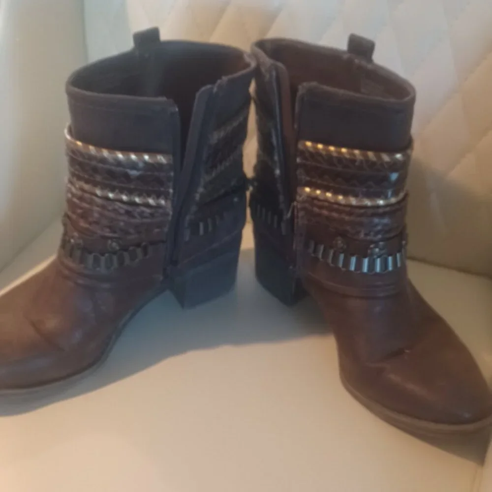 Brown Cute Fun Gold Blingy Ankle Zip Up Vintage Boots Size 9 Great Condition